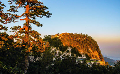 Mount Huashan Day Tour from Xi’an: Classic Cable Car Route &amp; Dramatic Peak Views (Private Guide &amp; Transport)