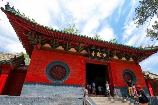 Shaolin Temple Day Tour from Luoyang: Zen Buddhism Heritage &amp; Kung Fu Performance (Private Guide &amp; Transport)